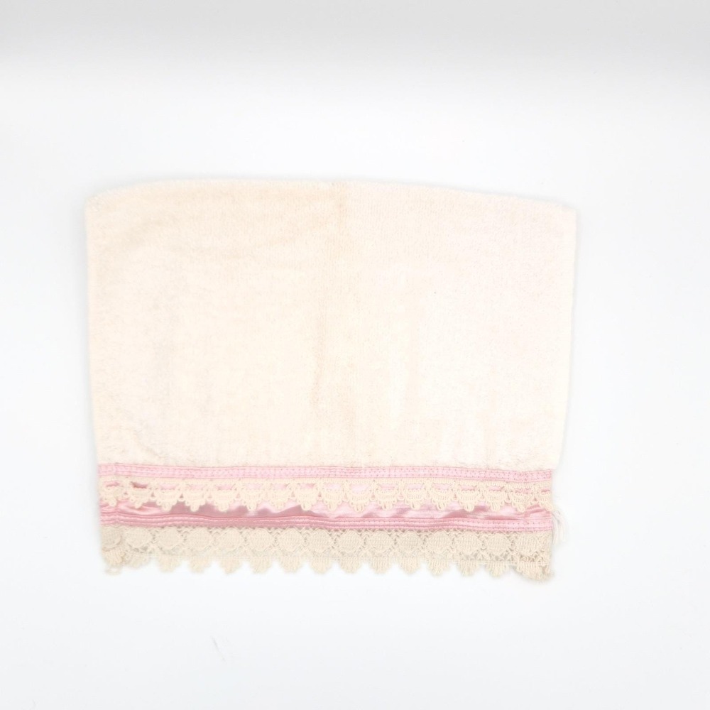 Vintage Dundee Fingertip Towel Off white and‎ pink
